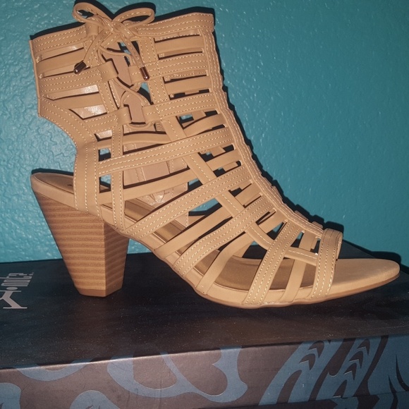 *Brand New* Women's Sandals - Picture 1 of 5